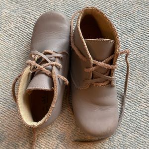 Adelisa & Co *rare* light grey primavera booties in size 31 (13.5)